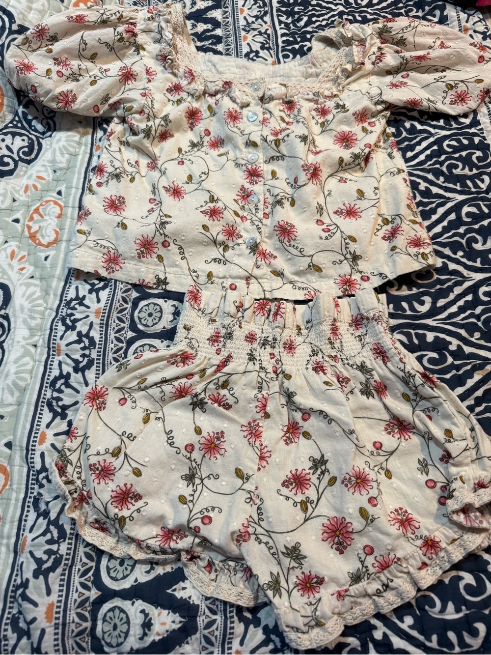 Girls Floral Cream Two-Piece Set - Lali. Size 6. EUC.